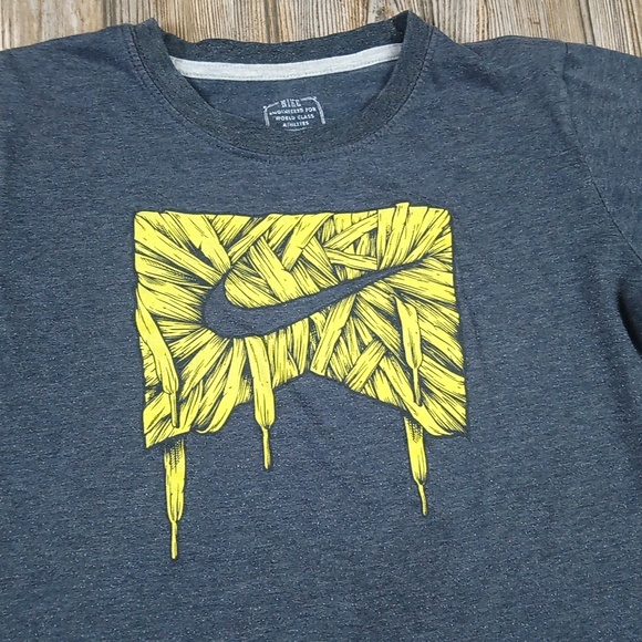 Nike Casual Shoe Lace Logo Graphic Short Sleeve T-Shirt Top - Picture 2 of 6